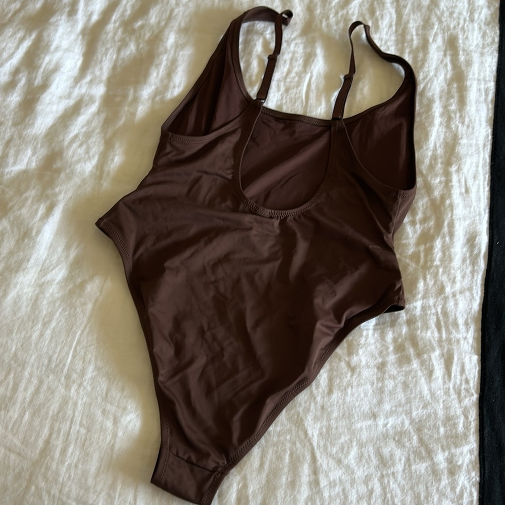 Skims scoop neck one piece - adjustable straps - no crotch snap
